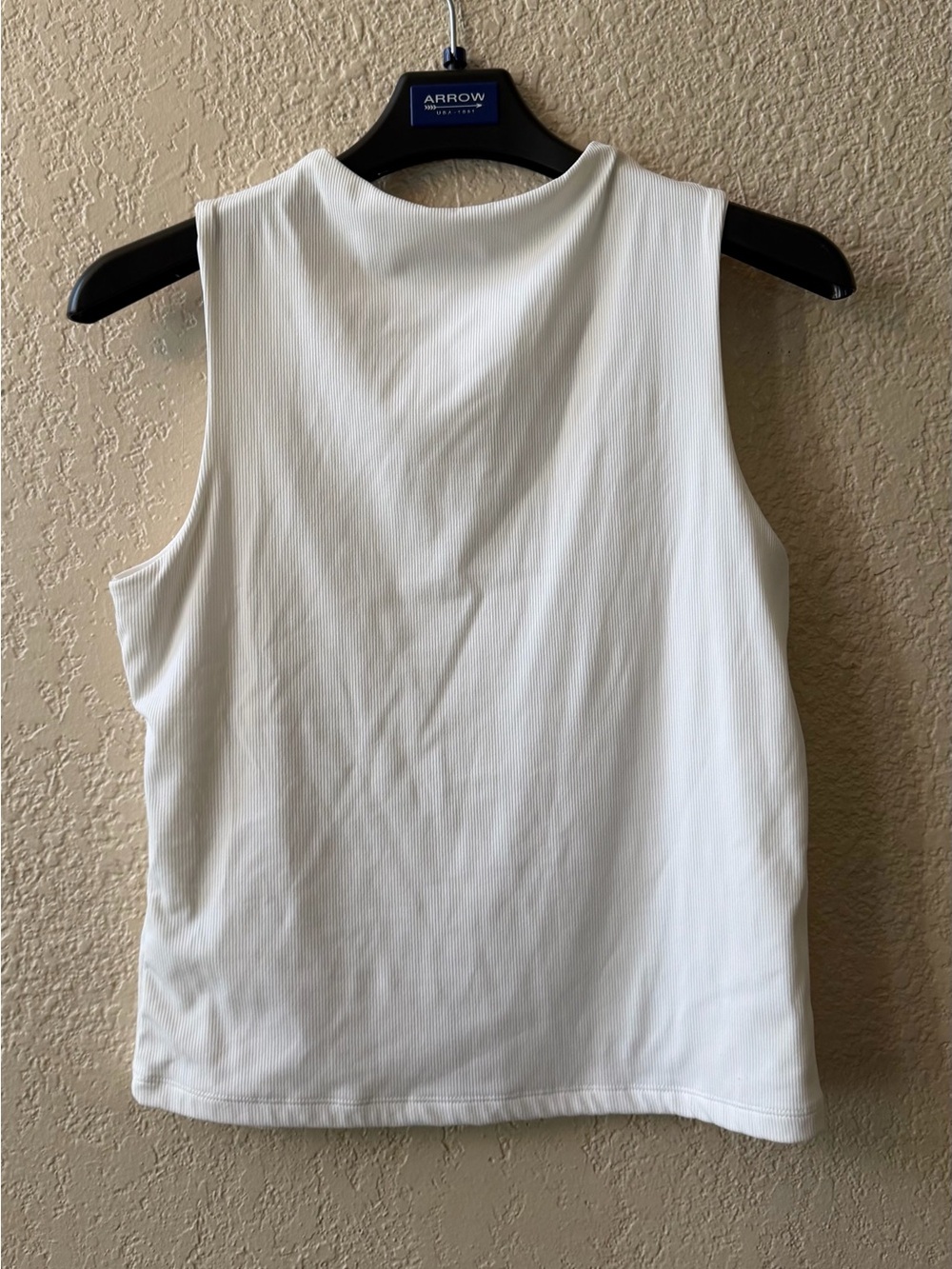 TAHARI Modern Essentials Women's
L Sleeveless Tank Sz Large White
Ribbed NWOT - Picture 2 of 6